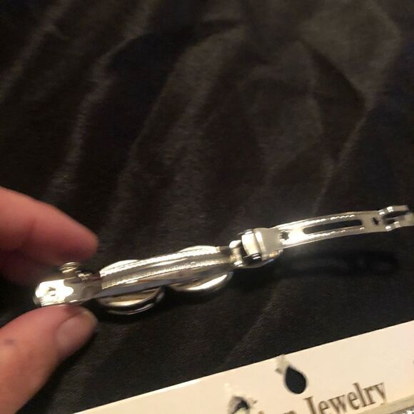 Prom accessory bundle – one choker, two bling bracelets, one jeweled hair clip - Picture 6 of 7